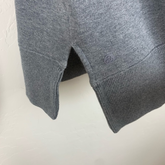 Zella Gray Sweatshirt Pullover Side Slits Size XS - Picture 3 of 5